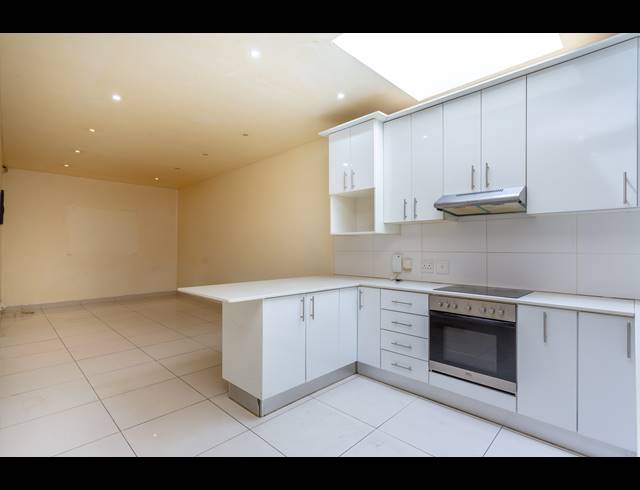 3 BEDROOM APARTMENT FOR SALE IN KENILWORTH